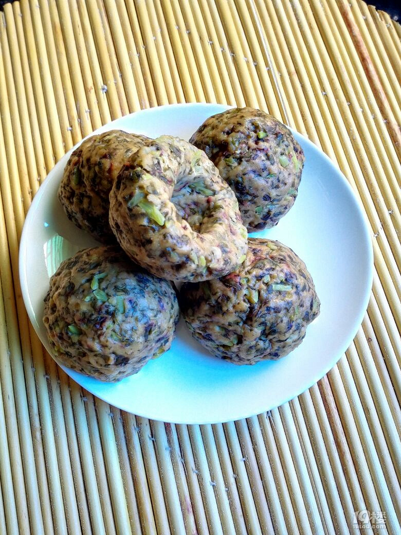 早上蒸了菜窝窝!