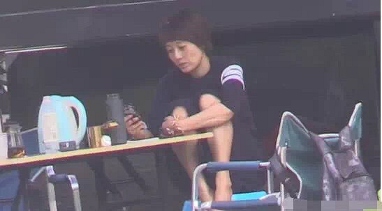 往事翻篇了?马伊琍片场探班文章,依偎牵手秀恩爱!
