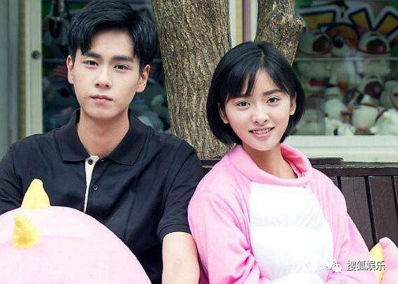 沈月靠梁靖康手臂亲昵照被曝光!