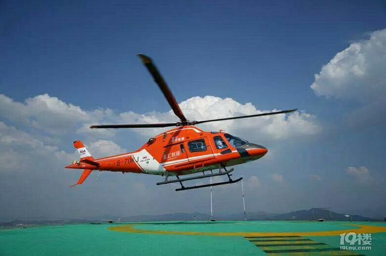 赞!直升飞机飞到51层高楼顶停机坪,他们