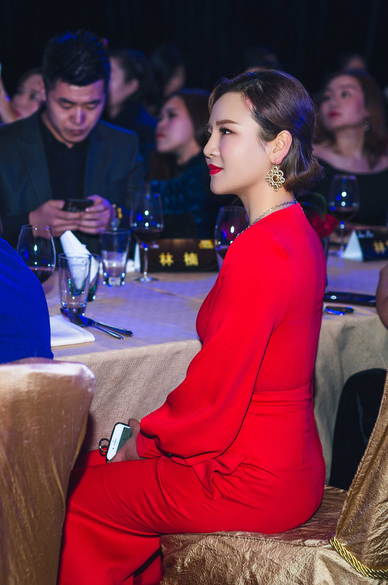 嘉珀莉创始人吴佳莹:嘉珀莉是家,成员是家人