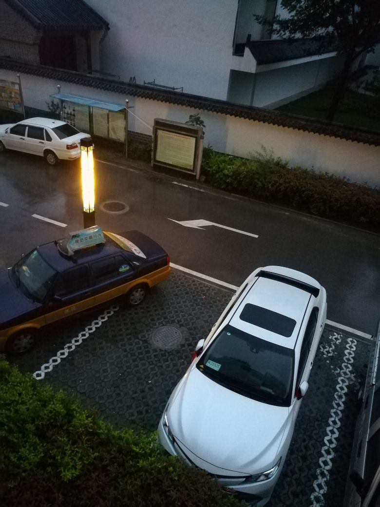 大雨一直不停的下,儿子还没有回家,估计要