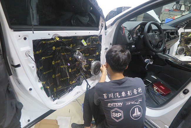 肇庆百川本田XR-V改装丹麦丹拿音响歌航无损