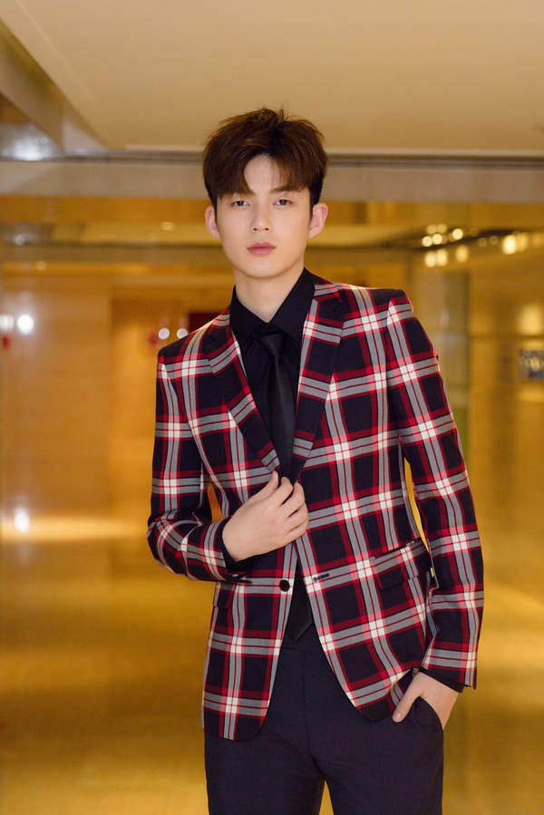 董力完美跨界 获音乐先锋榜全能大奖