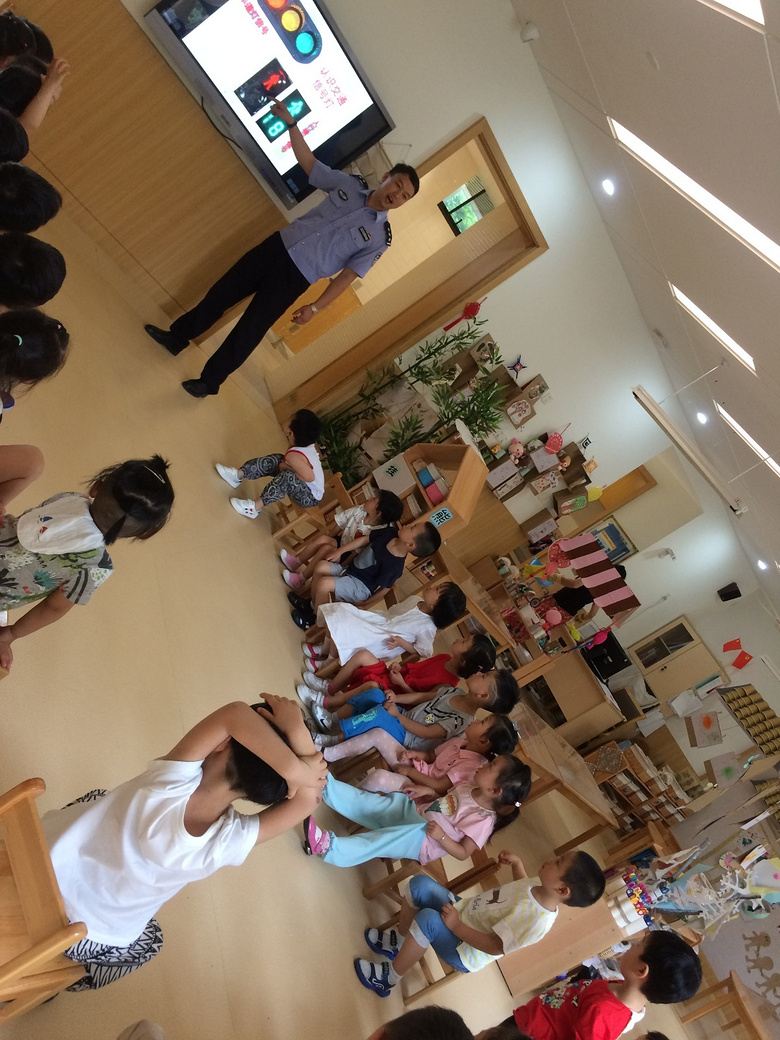 警察爸爸进课堂,安全知识知多少? 绿洲花园幼