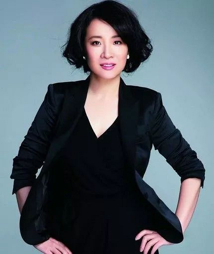 女星婚内出轨3次,带新欢在街头偶遇老公!