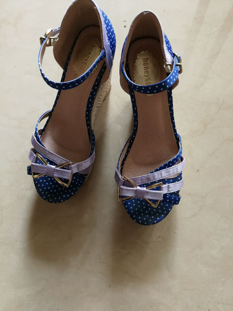 honeygirl35码坡跟凉鞋9新至少