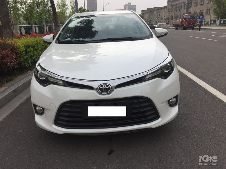 丰田雷凌 白色