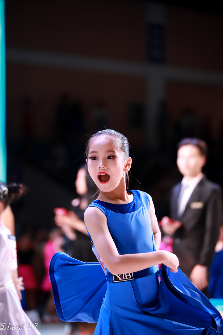 5月26日小女和同门师姐参加杭州大爱拉丁舞比赛