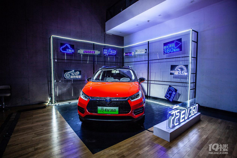 昨天上市的元EV,这些配置,我还挺喜欢