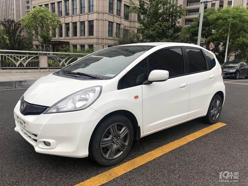 13年本田飞度 白色