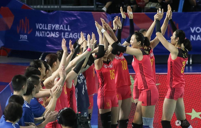 高清:中巴之战朱婷以巧破千金 女排重点拦防坦达拉