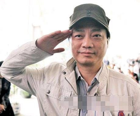 黄毅清凌晨发文信息量大,暗示要灭崔永元的只有两种人!