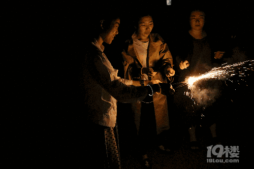 我能想到最浪漫的事,就是和你一起海邊露營~