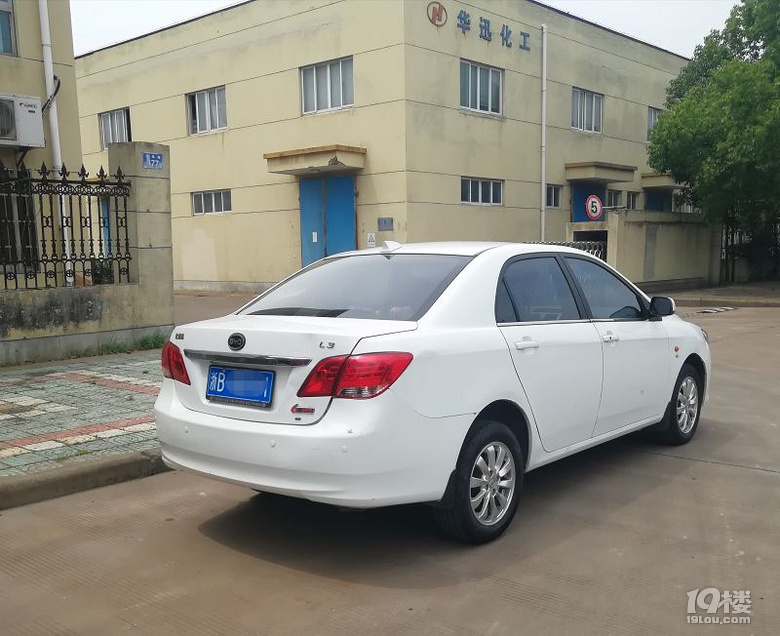 比亚迪l3顶配 白色