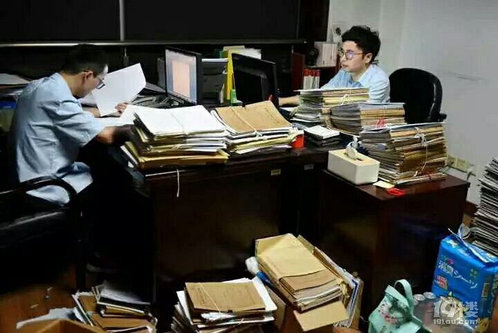 在法院上班的杭州小伙,写了首加班歌!夜晚