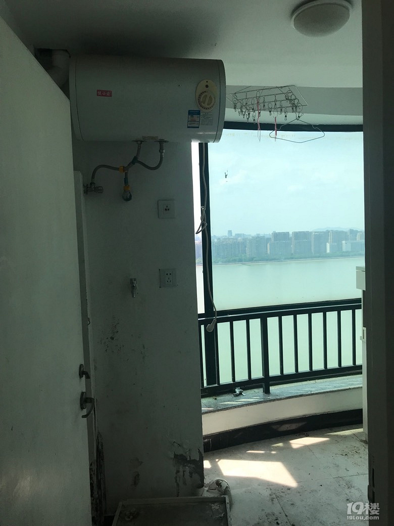 房东让我赔钱,我感觉很冤。报警警察也无能为