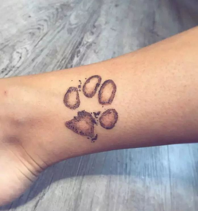 他们将狗狗的爪印纹在身上,居然摇身一变成为最潮的时尚纹身!