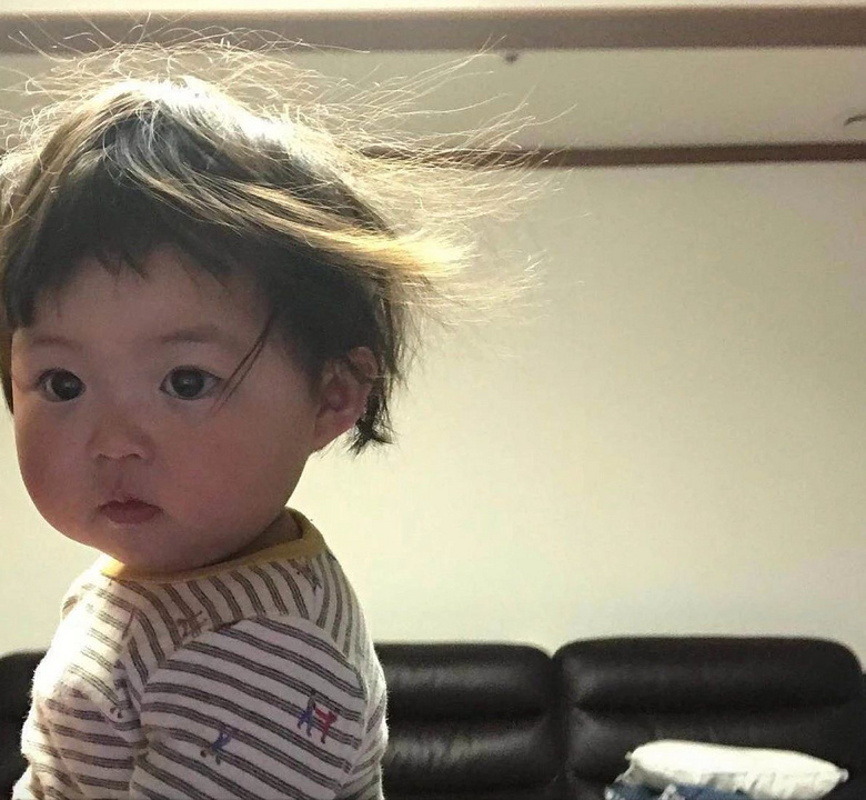 这个小女孩靠着一张软绵绵的小脸蛋走红,看过的人都想捏一捏!