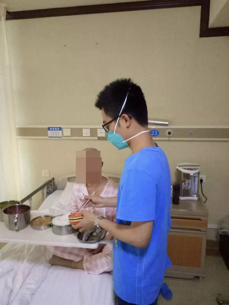 大学生休学一年,背后的故事看哭无数人…孝不