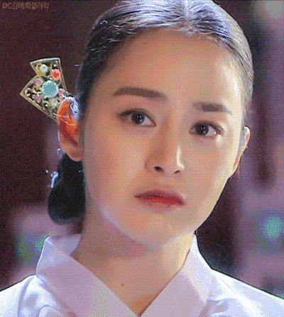 13年和刘亚仁一起合作的《张玉贞,为爱而生》也是金泰熙古装剧中的