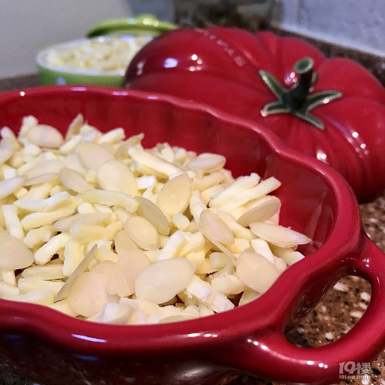 初夏聚餐一道香甜的小點(diǎn)心——芝士杏仁焗南瓜