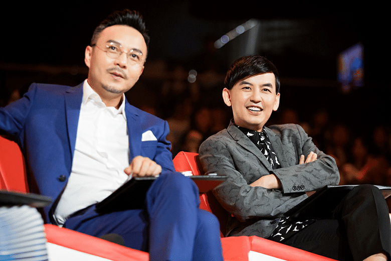 何炅汪涵黄子佼默契同框 见证主持新生力量诞生