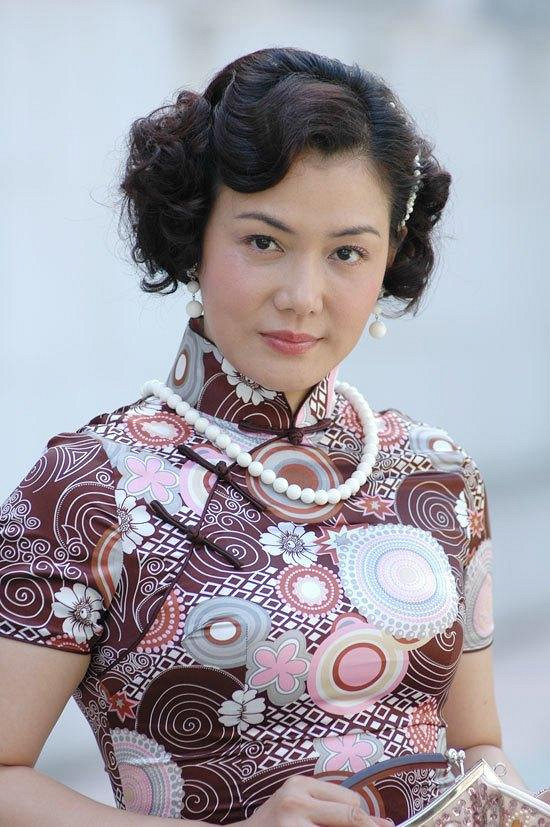 女星过劳去世90岁老母坐轮椅送终,逝世1年遭霸凌