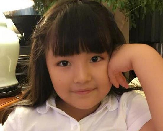 赵薇女儿和李湘女儿相差十万八千里 网友:最怕对比