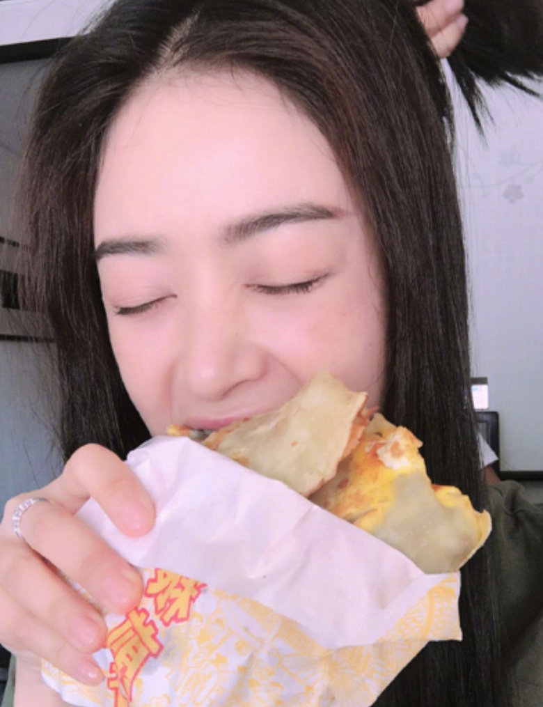 蒋欣坐公交竟然没人认出,网友:包裹得太严实了