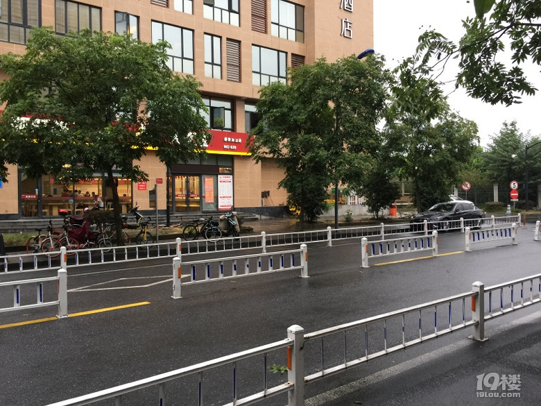 不文明现象挑战杭州争创文明城市检查组