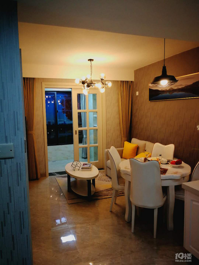 平湖大都会 小户住宅首付20万起送车位 地铁高