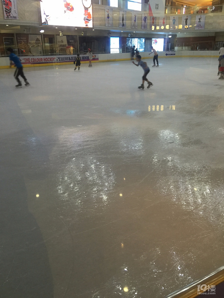 下沙龙湖天街世纪星滑冰场年卡转让仅800元!