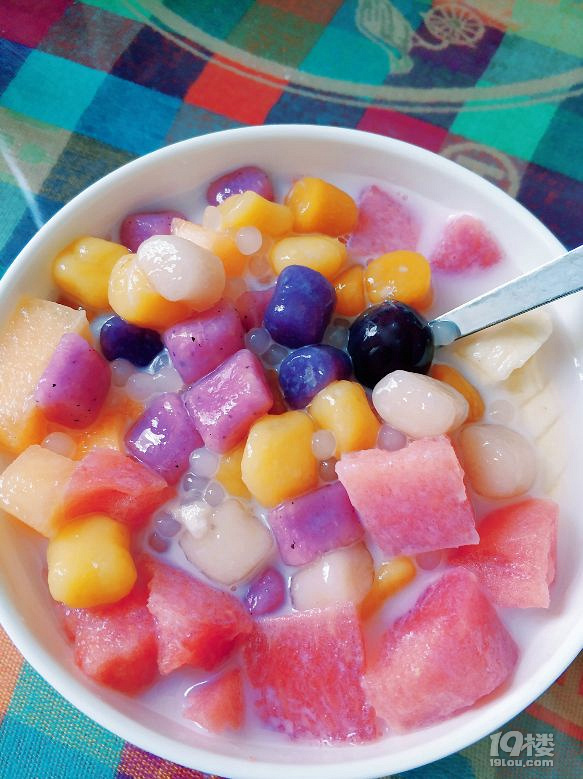 自制椰奶芋圆西米水果捞