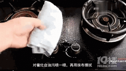 睡前把牙膏涂抹在腳底，沒想到還有這個(gè)妙用