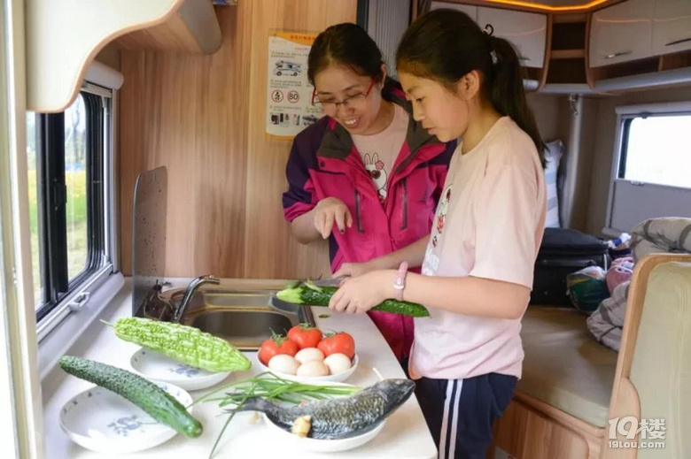 很多朋友說(shuō)我不開自己車出去玩,為啥還花錢租房車出去,是不是傻