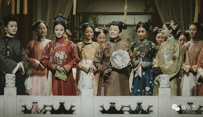 《延禧攻略》造型戏很多：高贵妃和猪八戒撞衫、佘诗曼穿黑斗篷黑