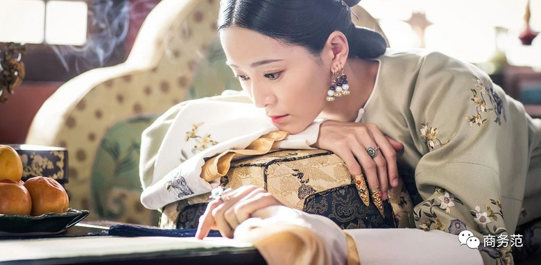 《延禧攻略》造型戏很多：高贵妃和猪八戒撞衫、佘诗曼穿黑斗篷黑