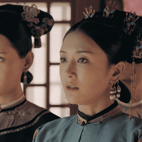 《延禧攻略》造型戏很多：高贵妃和猪八戒撞衫、佘诗曼穿黑斗篷黑