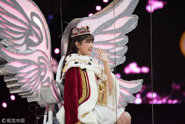 SNH48年度人气总决选李艺彤第一名登顶 黄婷