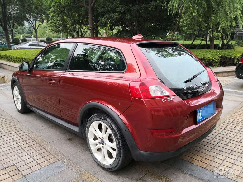 沃尔沃c30 2.0顶配 红色