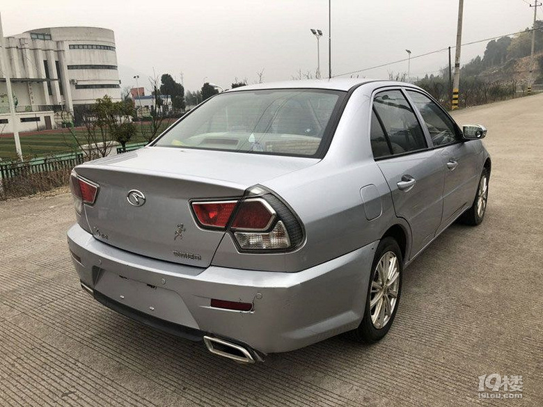 东南菱悦v3 银色