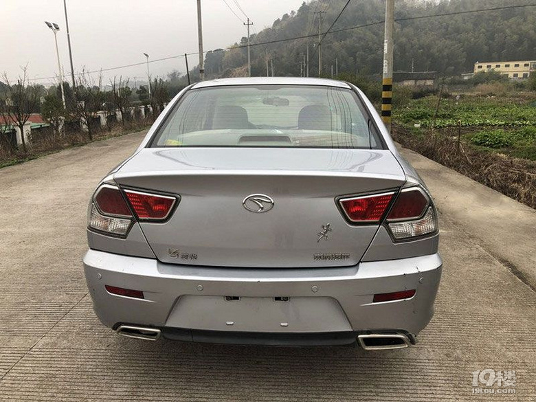 东南菱悦v3 银色