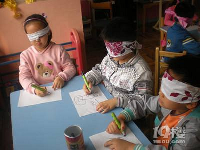 花7800元为孩子报蒙眼识字班,没想到教的是