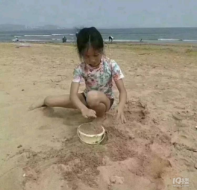 双胞胎溺亡,妈妈:发个朋友圈孩子没了 央视新闻