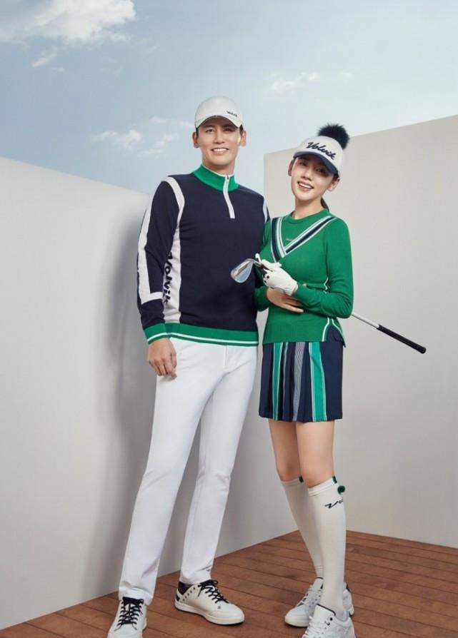 秋瓷炫身体康复后首晒生活照 素颜出镜纤细似