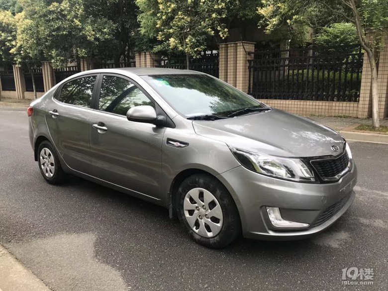 12年 起亚k2 铁灰色3.3万块急卖