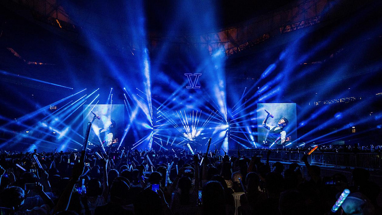 张杰演唱会八万观众嗨翻全场 首唱新歌《一路之下》-八卦绯闻-八卦田-