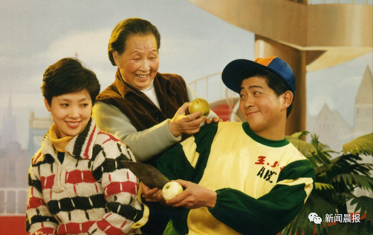 杭州消息 早知道 社会 帖子 "王小毛"扮演者之一王汝刚 王小毛就坐在