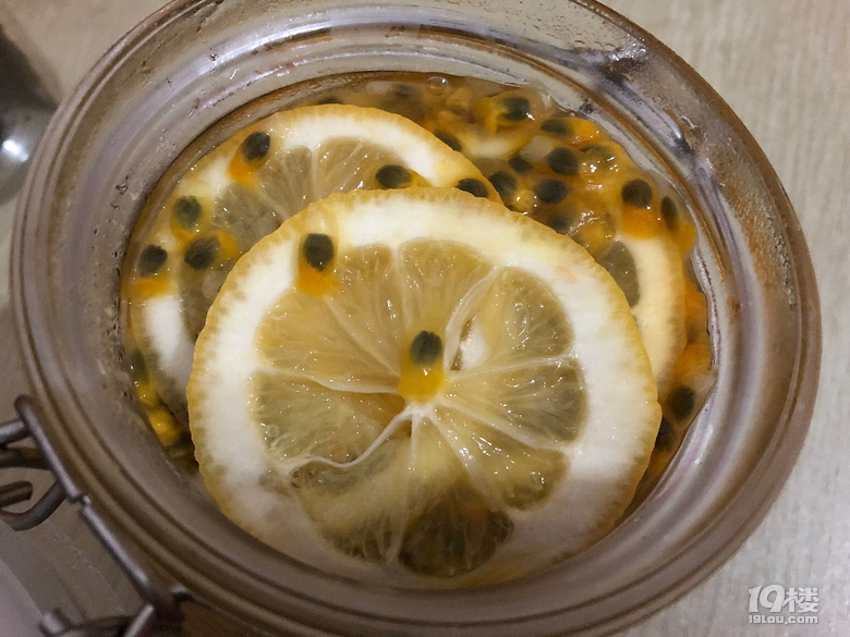 美容养颜 网红百香果柠檬蜂蜜水